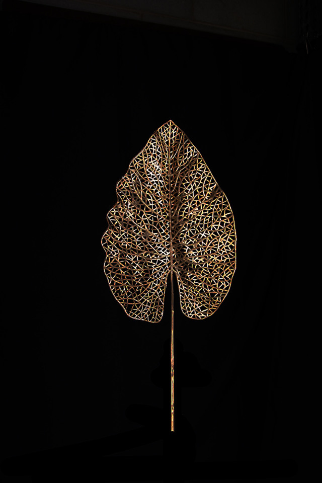 FLOWER FLOWERS ARTIFICIAL ARTIFICIALS SPRAY SPRAYS SPRAIE STEM STEMS GOLD GOLDS SOLID SOLIDS SKELETON SKELETONS ARUM ARUMS LEAF LEAFS