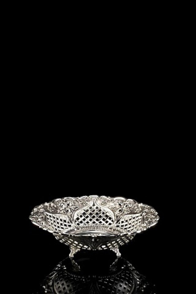EVENT EVENTS WEDDING WEDDINGS PARTY PARTIES PARTIE TABLE CENTRE TABLE CENTRES TRAY TRAYS TRAIE DISH DISHES BOWL BOWLS SERVE SERVES SERF SERVING SERVINGS BRIDE BRIDES BRIDAL BRIDALS VICTORIAN VICTORIANS SILVER SILVERS PLATED PLATEDS