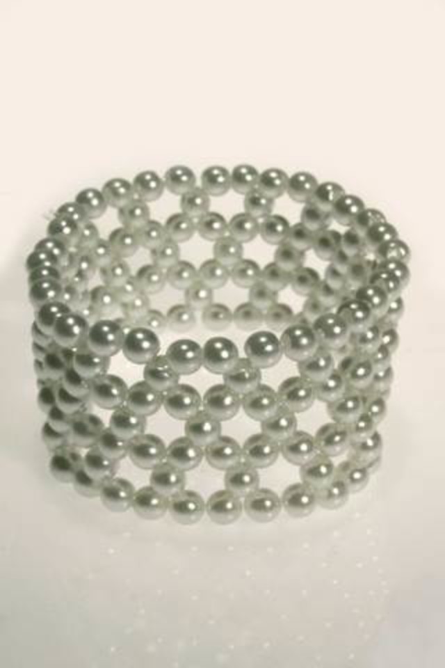 WEDDING WEDDINGS PARTY PARTIES PARTIE EVENT EVENTS CORSAGE CORSAGES BRACELET BRACELETS WRIST WRISTS WRISTLET WRISTLETS HOLDER HOLDERS BAND BANDS PATTERN PATTERNS PEARL PEARLS BRIDE BRIDES BRIDAL BRIDALS