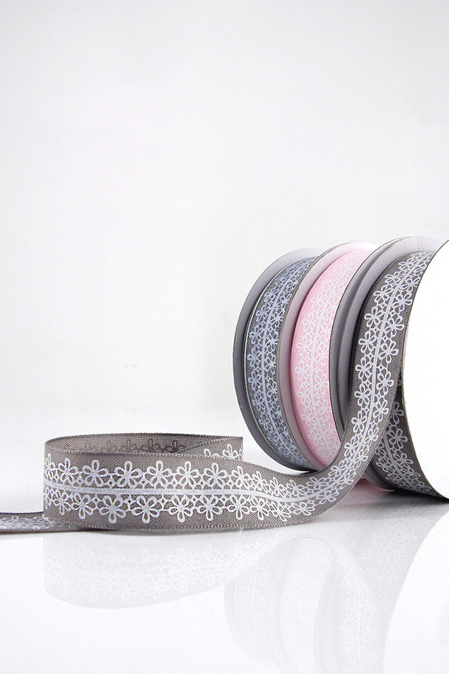 RIBBON RIBBONS ROLL ROLLS LINEN LINENS FABRIC FABRICS COTTON COTTONS WOVEN WOVENS NATURAL NATURALS CLOTH CLOTHS EDGE EDGES EDGED EDGEDS PATTERN PATTERNS FLOWER FLOWERS PRINTED PRINTEDS