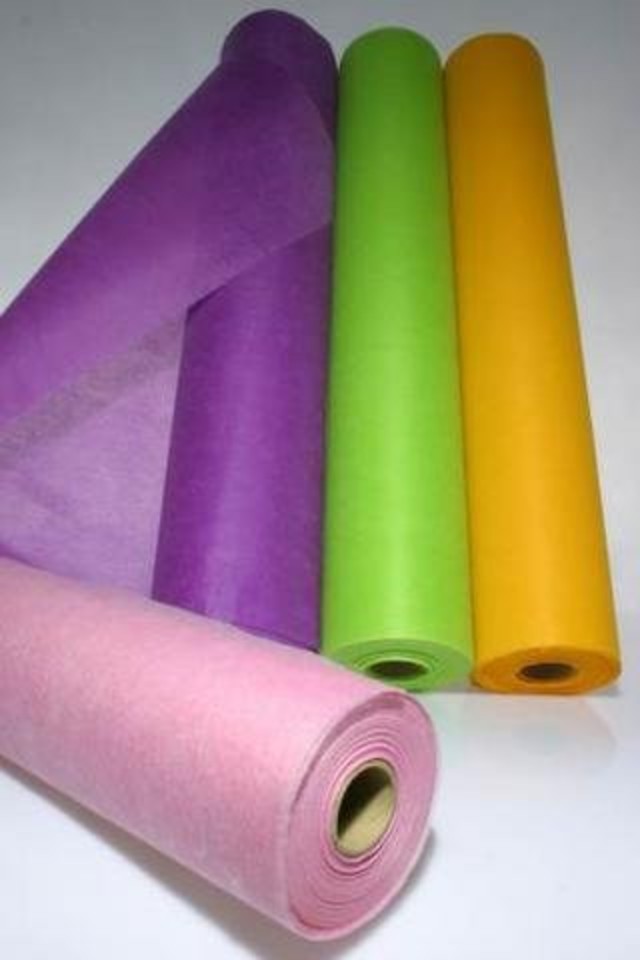 WRAP WRAPS FLOWER FLOWERS FLORIST FLORISTS NON NONS WOVEN WOVENS NW NWS VIOLINE VIOLINES 25GSM 25GSMS NONWOVEN NONWOVENS 60CMX50M 60CMX50MS ROLL ROLLS CERISE CERISES