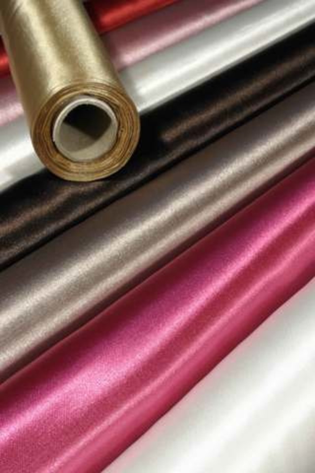BACK BACKS DROP DROPS ROLLS ROLL DRAPING DRAPINGS DRAPE DRAPES BACKDROP BACKDROPS BRIDE BRIDES BRIDAL BRIDALS FABRIC FABRICS EVENT EVENTS MATERIAL MATERIALS WEDDING WEDDINGS CERISE CERISES CUT CUTS EDGE EDGES SATIN SATINS