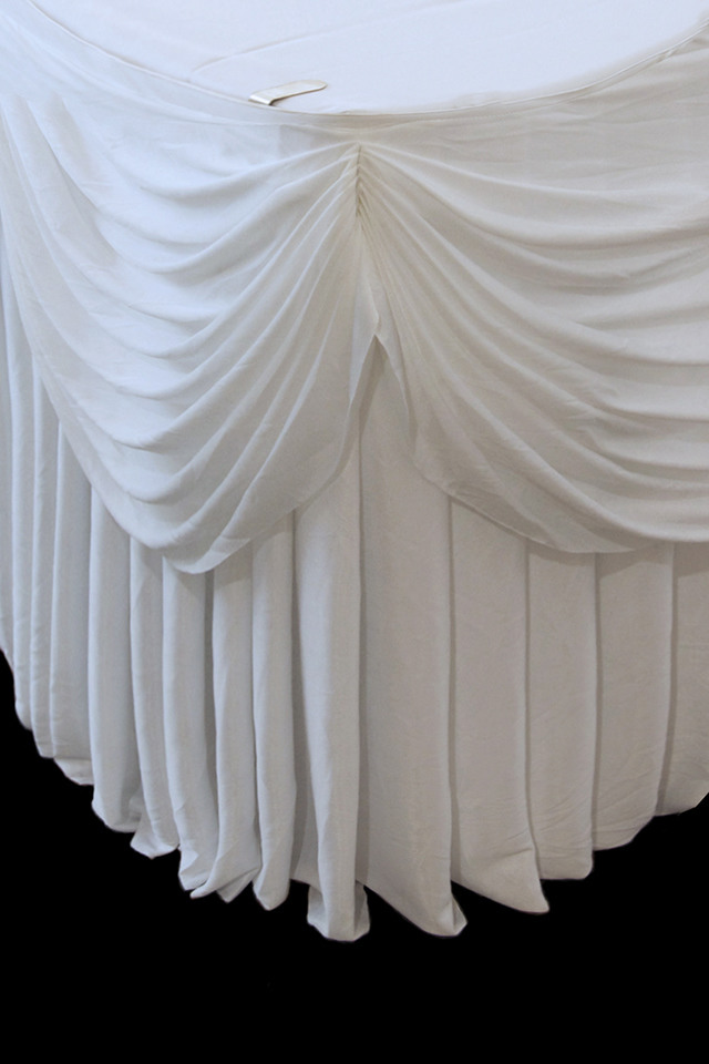 WEDDING WEDDINGS EVENT EVENTS SWAG SWAGS SWAGGING SWAGGINGS SHEER SHEERS MATERIAL MATERIALS PLEAT PLEATS PLEATED PLEATEDS TABLE TABLES SKIRT SKIRTS SKIRTING SKIRTINGS VELCRO VELCROS ROUND ROUNDS CAKE CAKES
